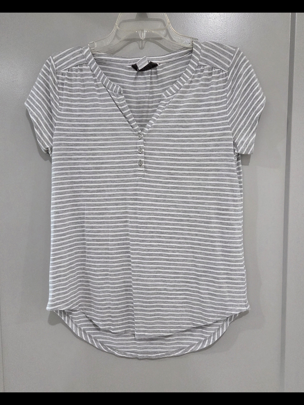 Liz Claiborne Gray & White Striped Short-Sleeve Top / Size Medium